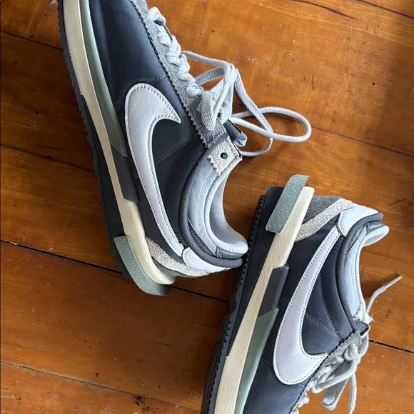Men's Nike Gray and White Sneakers 9.5 worn inside once like new