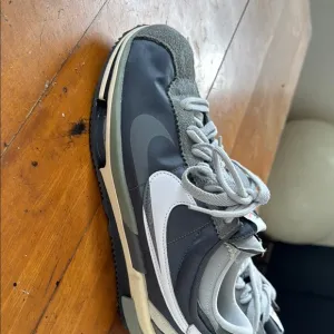 Men's Nike Gray and White Sneakers 9.5 worn inside once like new