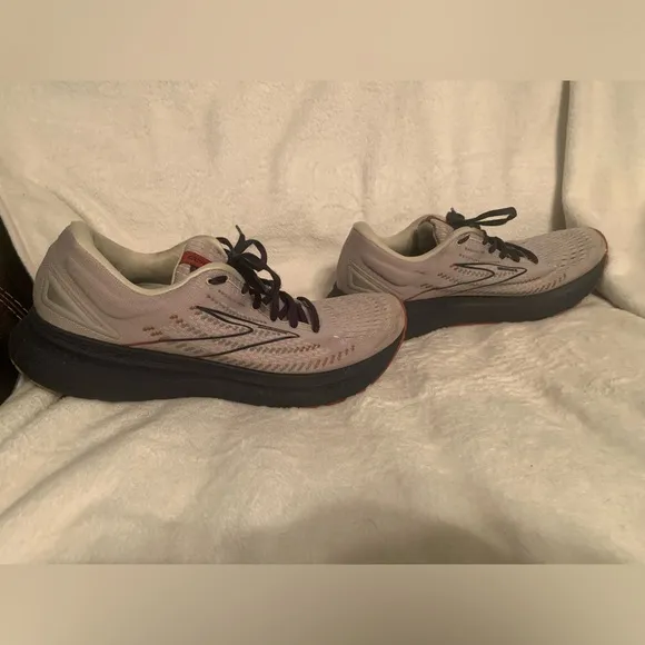 Men’s size 13 Brooks Glycerin sneakers