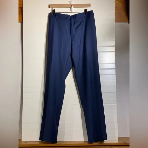 Men’s Tommy Hilfiger blue dress pants modern fit 44” waist 32” inseam.