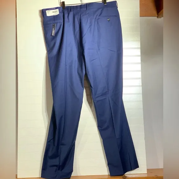 Men’s Tommy Hilfiger blue dress pants modern fit 44” waist 32” inseam.