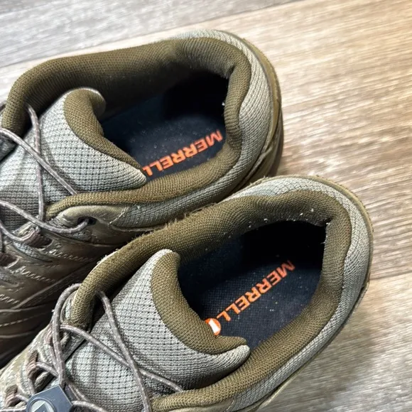 Merrell Brown Athletic hiking Shoes Rugged Design Outdoor men’s size 9 (b75)