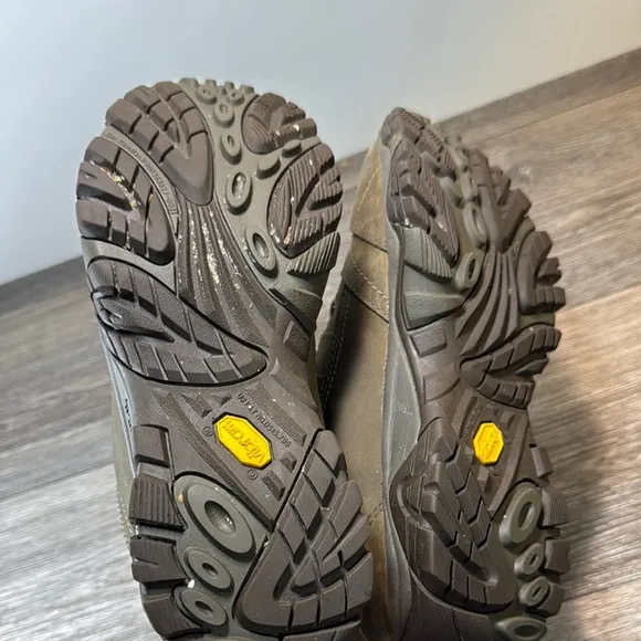 Merrell Brown Athletic hiking Shoes Rugged Design Outdoor men’s size 9 (b75)