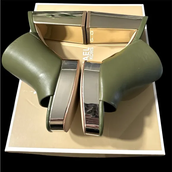 MICHAEL Michael Kors Olive Green Gold Platform Heels Size 6.5M