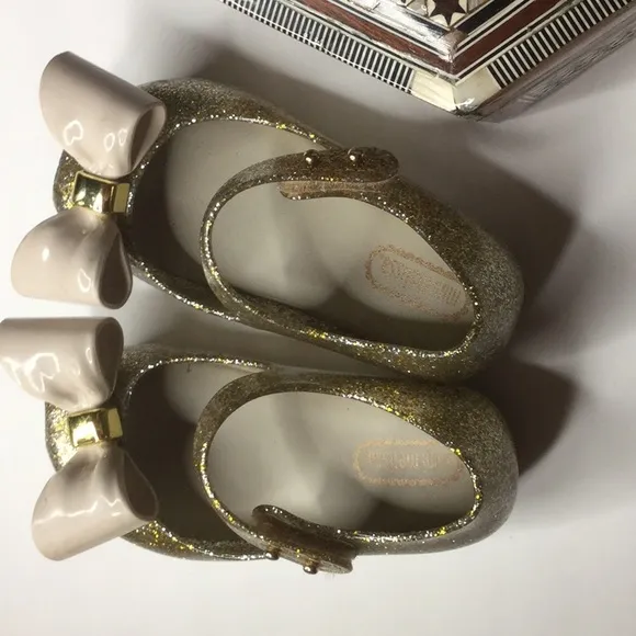Mini Melissa gold glitter Ultragirl bow jelly flat