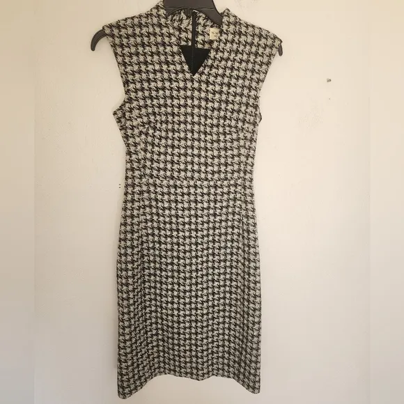M.M. LaFleur Aditi 2.0 Modern Dress in Houndstooth Black and Beige