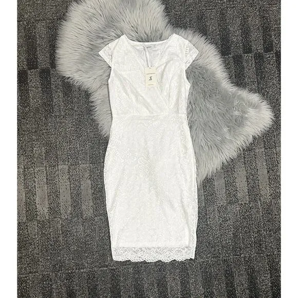 Modern White Lace V-Neck Gown. Cocktail-Bridal Size Small