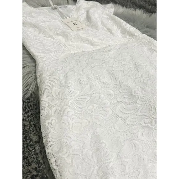 Modern White Lace V-Neck Gown. Cocktail-Bridal Size Small