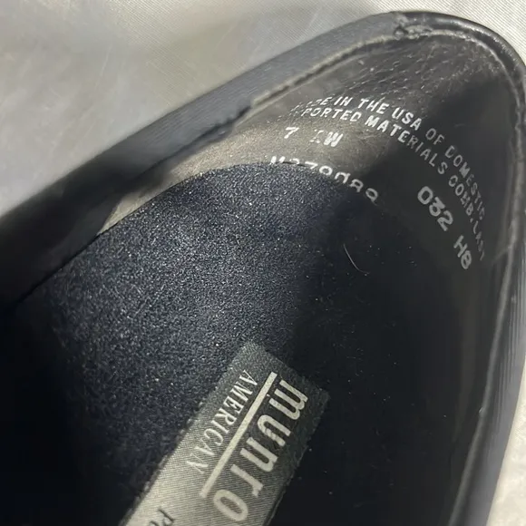 Munro Traveler Black Stretch Fabric size 7.5