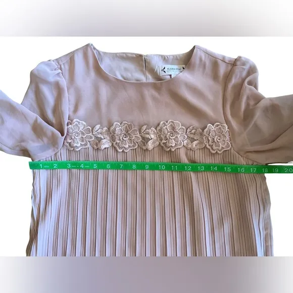 NANETTE LEPORE Pleated Chiffon Dress Size 4 Embroidered Flowers Romantic Pink