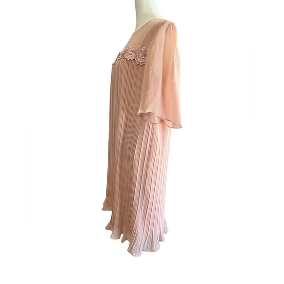 NANETTE LEPORE Pleated Chiffon Dress Size 4 Embroidered Flowers Romantic Pink