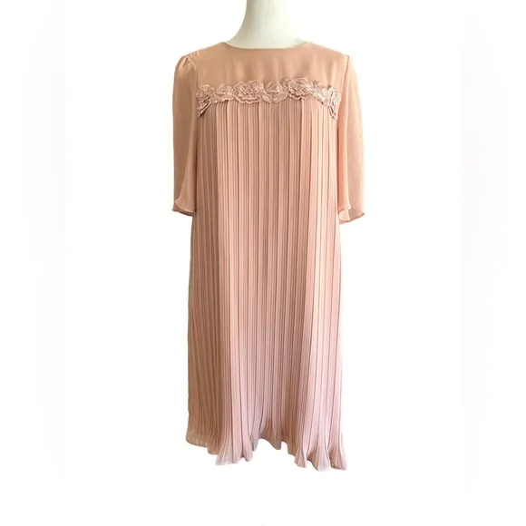 NANETTE LEPORE Pleated Chiffon Dress Size 4 Embroidered Flowers Romantic Pink