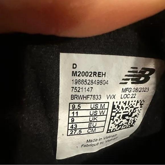 New balance 2002 mens sneakers black gray silver NWOB