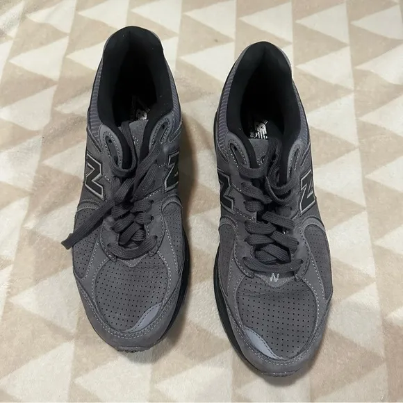 New balance 2002 mens sneakers black gray silver NWOB