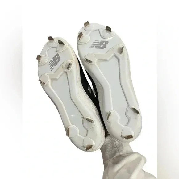 New Balance Fresh Foam Velo V3 Softball Shoes