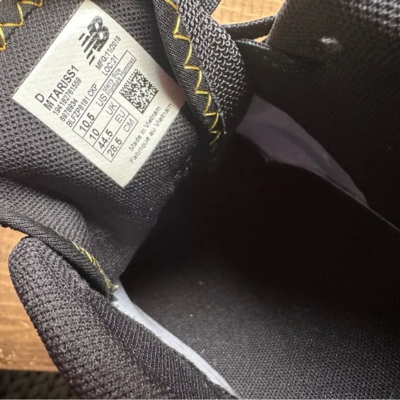 New Balance Gray and Black Athletic Shoes with Breathable Mesh
