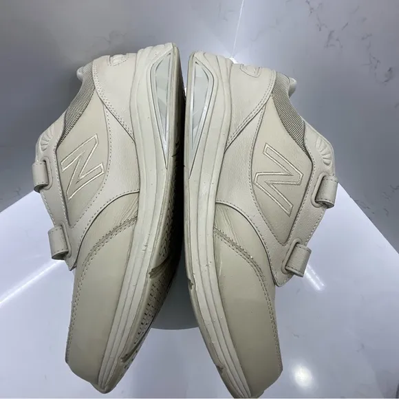 New Balance Hook &amp; Loop Leather Bone walking shoes size 10.5
