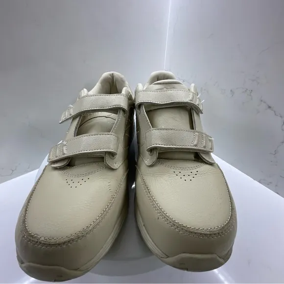 New Balance Hook &amp; Loop Leather Bone walking shoes size 10.5