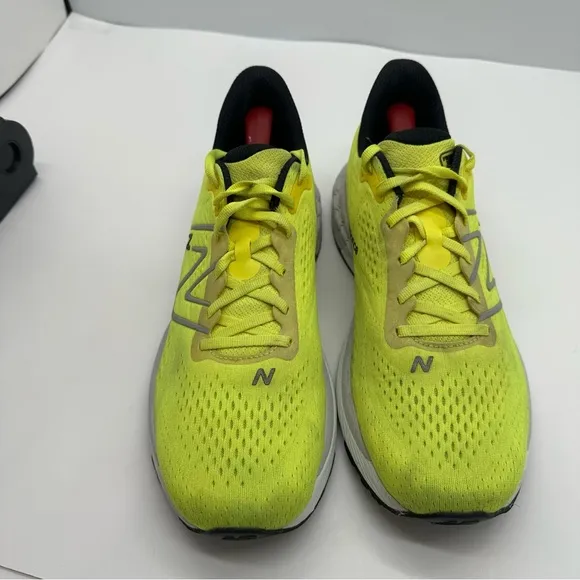 New Balance Mens 10.5 Fresh Foam X 880 V13 Running Shoes Sneakers Neon Yellow