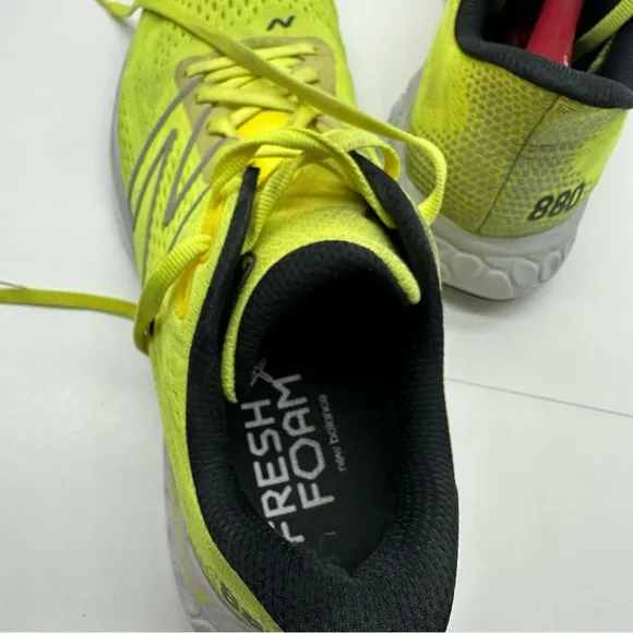 New Balance Mens 10.5 Fresh Foam X 880 V13 Running Shoes Sneakers Neon Yellow