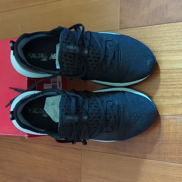 New balance men's training shoes size 8/2E wide