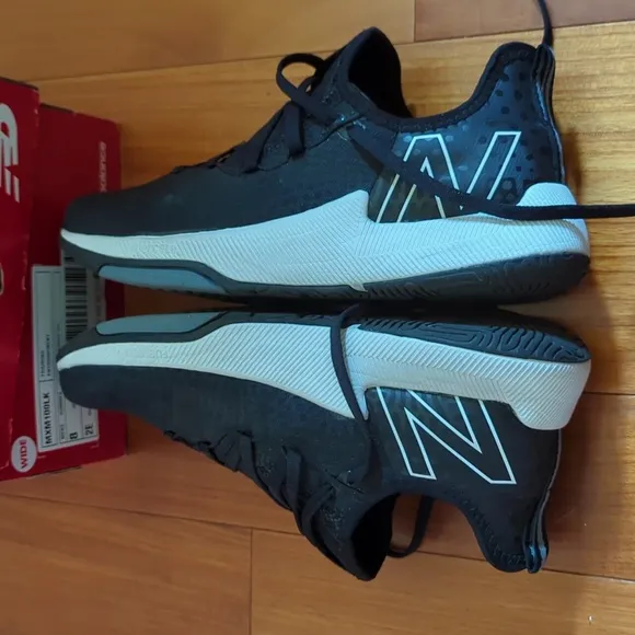 New balance men's training shoes size 8/2E wide