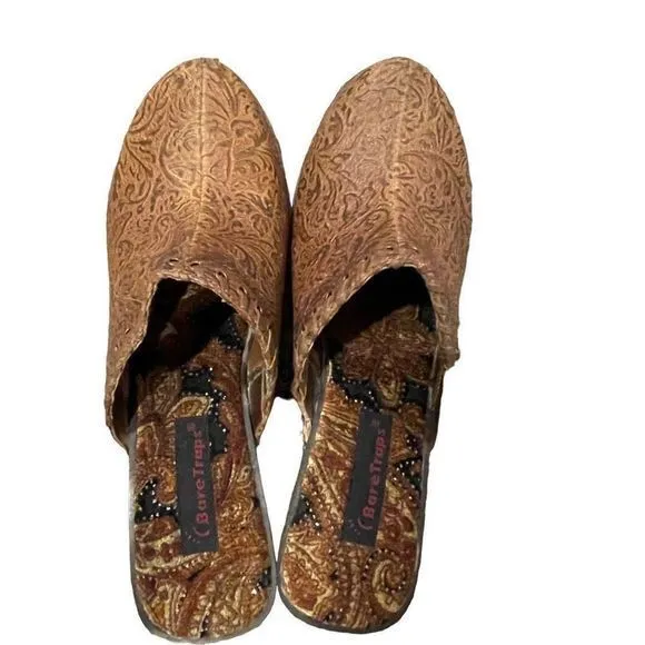 NEW Baretraps Ace Brown Embossed Leather Soft Pretty Insole Mule Heels‎ — SZ 8