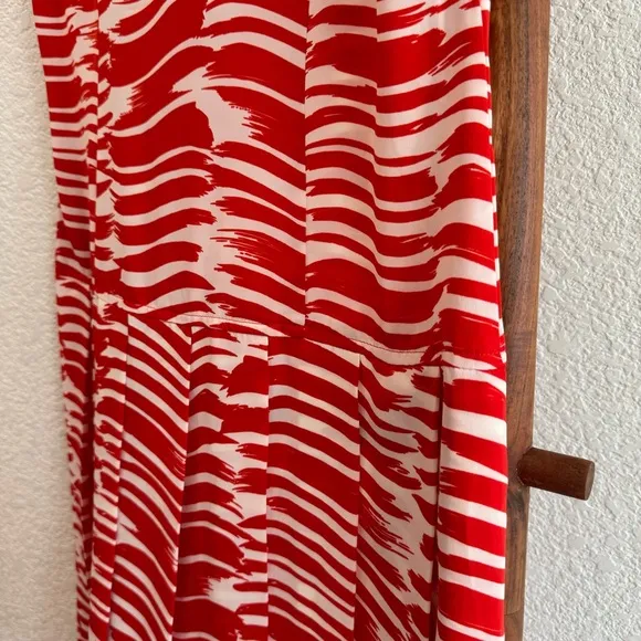 New Cabi Brushstroke Pleated Midi Dress Red White Modern #281 Size Small