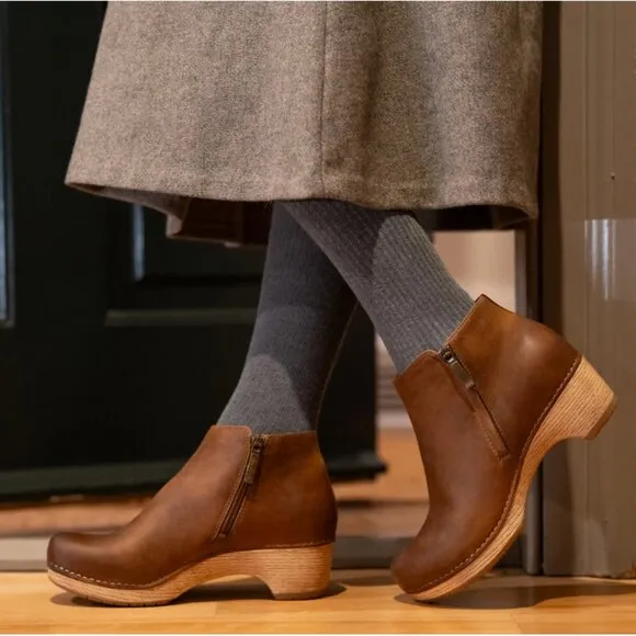 NEW Dansko women Lizanne Side-Zip Heeled Booties - Leather tan 253