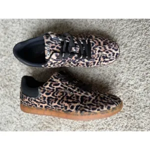 NEW DKNY Leopard Print Sneakers rubber Sole Low Top velvet Shoes size 7.5