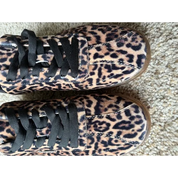 NEW DKNY Leopard Print Sneakers rubber Sole Low Top velvet Shoes size 7.5