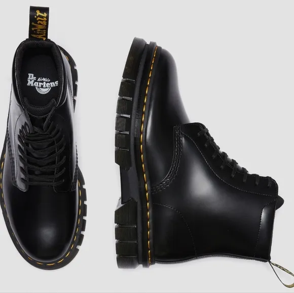 NEW Doc Martens Black Smooth Leather Rikard 8I Platform Boots 9