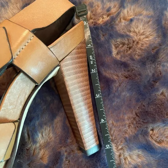 NEW Elegant Theory Tan Strappy Heels