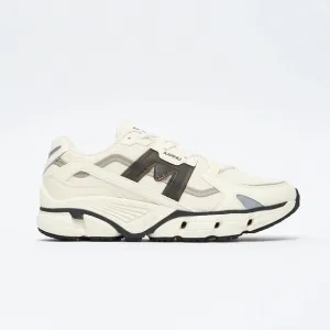NEW Karhu Shoes Super Fulcrum Sneakers in Vanilla Ice / Black