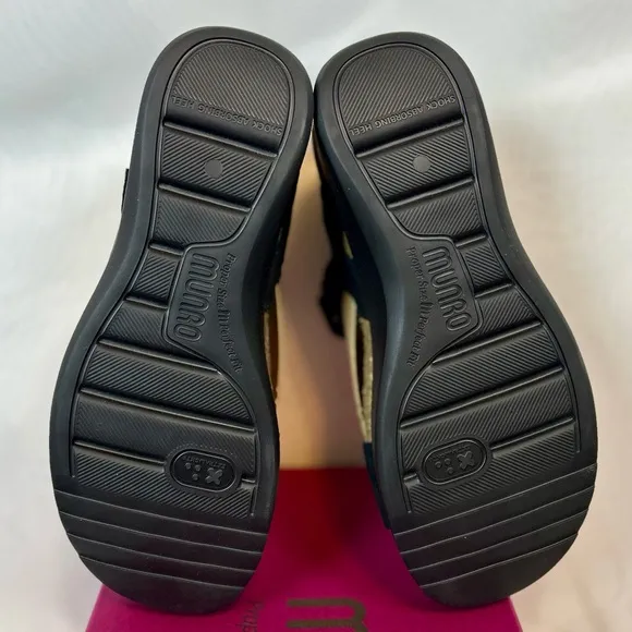 NEW Munro Women's Black Strappy Juniper Sandals Shoes / Sz 6.5 Wide
