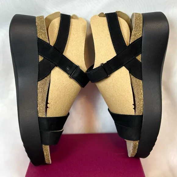 NEW Munro Women's Black Strappy Juniper Sandals Shoes / Sz 6.5 Wide
