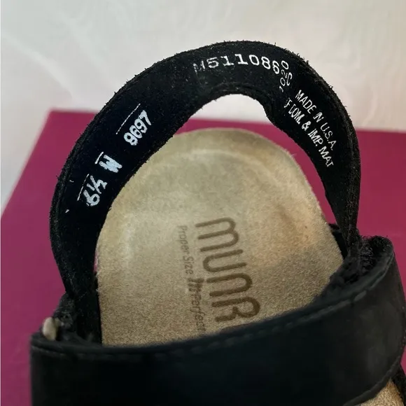 NEW Munro Women's Black Strappy Juniper Sandals Shoes / Sz 6.5 Wide