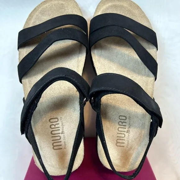 NEW Munro Women's Black Strappy Juniper Sandals Shoes / Sz 6.5 Wide