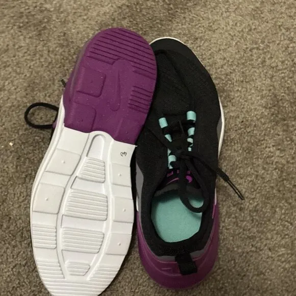 New Nike AirMax Motion 2 Girls 5Y 5 Purple/Gunsmoke/white Athletic Shoes Sneaker