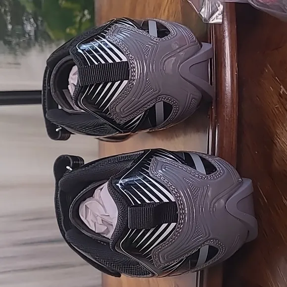 New! Patavinity Black Cycling athletic shoes Mens 11 with locking cleats