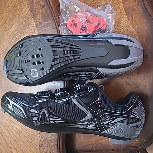 New! Patavinity Black Cycling athletic shoes Mens 11 with locking cleats
