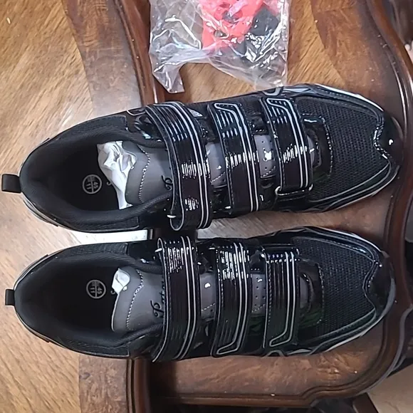 New! Patavinity Black Cycling athletic shoes Mens 11 with locking cleats