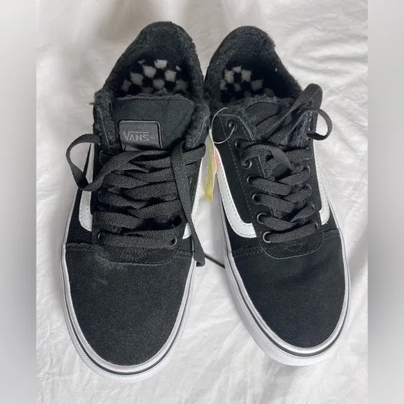 New size 12 black and white men’s sneakers shoes with inner sherpa lining