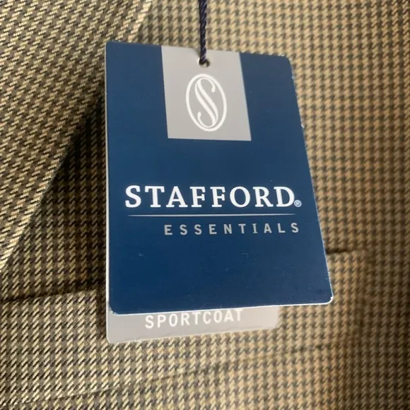 New Stafford Classic Fit Sportscoat. Men’s 40 Short - Khaki Hit - NWT