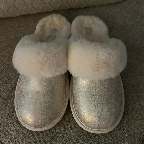 NEW UGG KIDS COZY II METALLIC GOLD