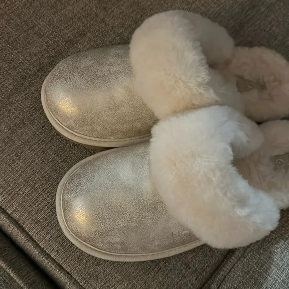 NEW UGG KIDS COZY II METALLIC GOLD