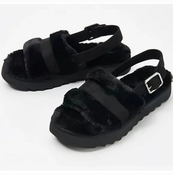 NEW UGG KOOLABURRA COZY SLIDES IN BLACK $100