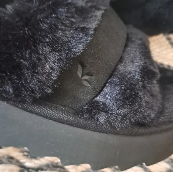 NEW UGG KOOLABURRA COZY SLIDES IN BLACK $100