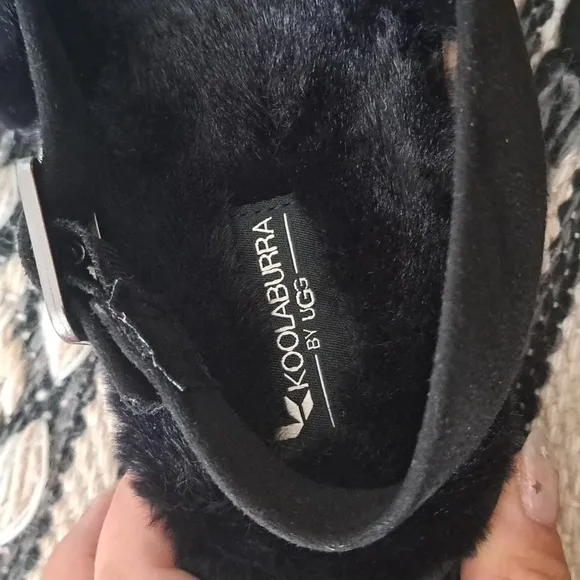 NEW UGG KOOLABURRA COZY SLIDES IN BLACK $100