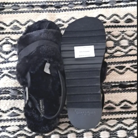 NEW UGG KOOLABURRA COZY SLIDES IN BLACK $100